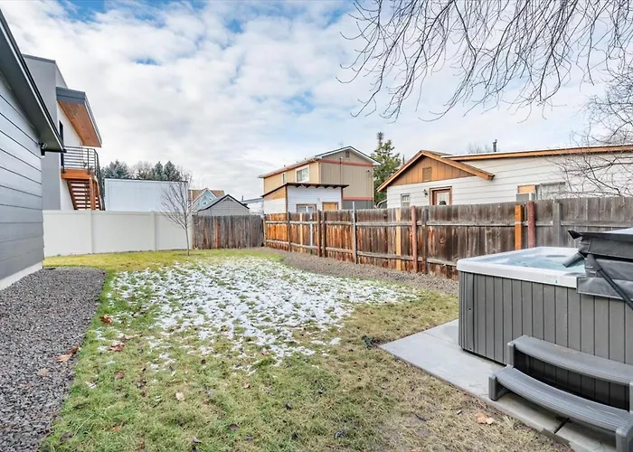 Mid Century Modern Boise-River Bungalow W/ Hot Tub